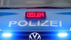 Vorfall in Kornwestheim: Fußgänger stößt Radfahrer zu Boden und flüchtet